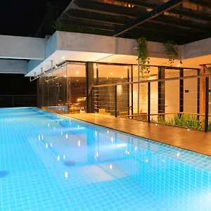 https://lakewood-residence.kandyhotelsnow.com